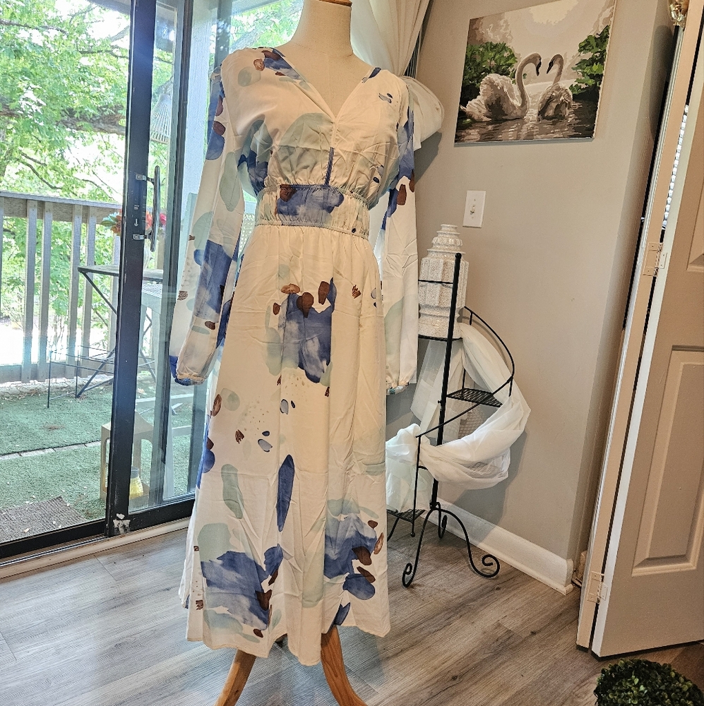 ✨Boho Floral White Blue and Brown Maxi Dress with Cupped Sleeves